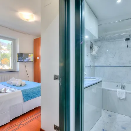 Palace 34 Few Meters From The Sea - Happy