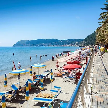 Palace 34 Few Meters From The Sea - Happy
